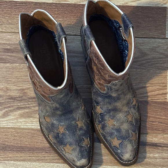 Dingo Distressed Brown and Blue Star Ankle Boots - Picture 9 of 9
